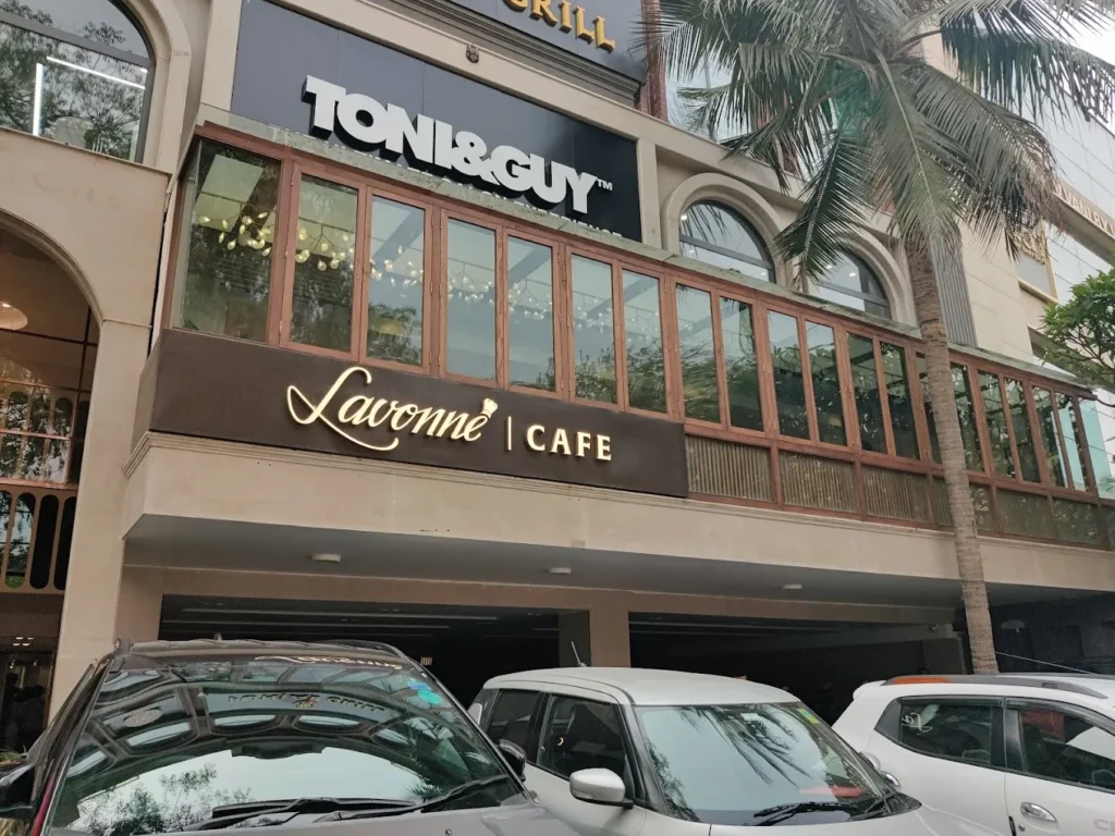 Lavonne Cafe In Def Col